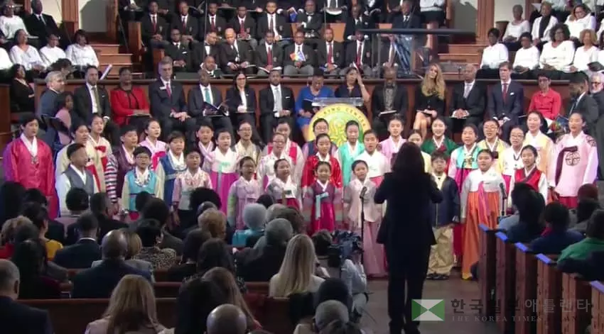<사진> 킹 목사 기념식장에 한복 입은 어린이 합창단