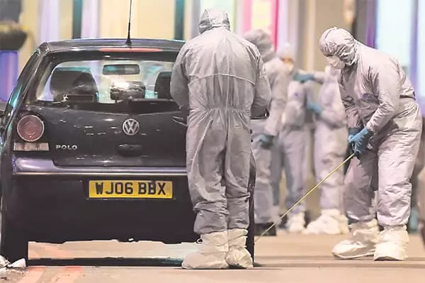 런던서 또 칼부림 테러 3명 부상·용의자 사살