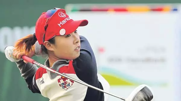 강혜지, 첫날 8언더파 맹타… 공동 선두 질주