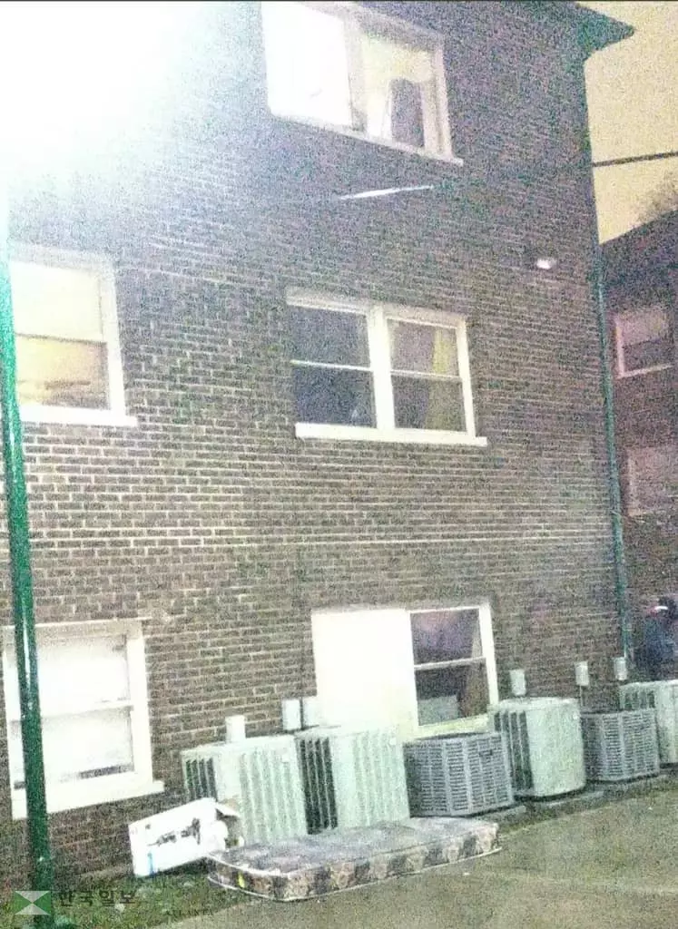 집에 불나자 매트리스 던진 후 점프…8살 소녀의 놀라운 기지