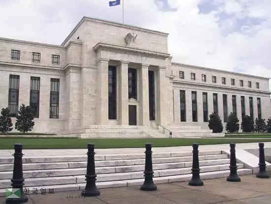 연준 ‘현찰 확보’ 달러 전쟁에 초비상