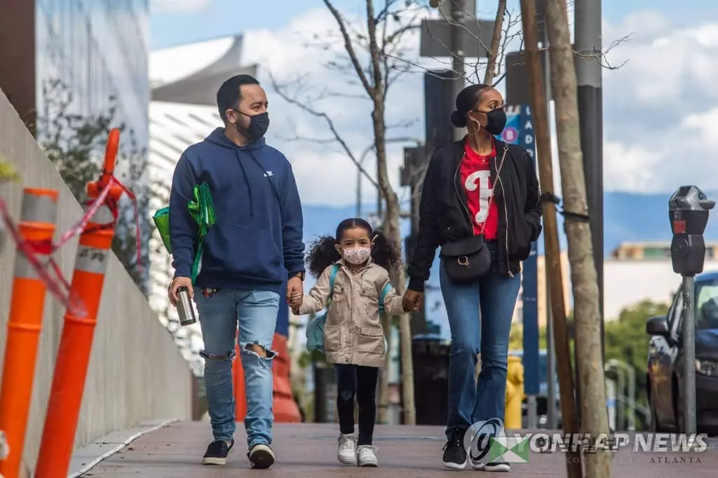 "미 경제 셧다운 유지하면 사망자 최대 60만명 감소"