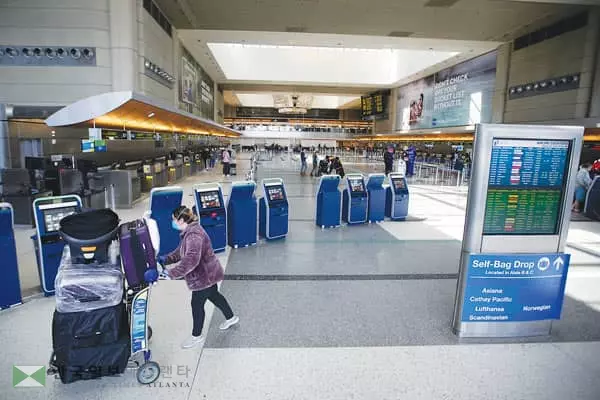 한산한 LAX 탐 브래들리 터미널