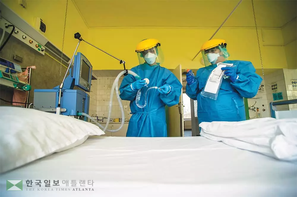 부족한 인공호흡기…의사는 누굴 살려야 하나