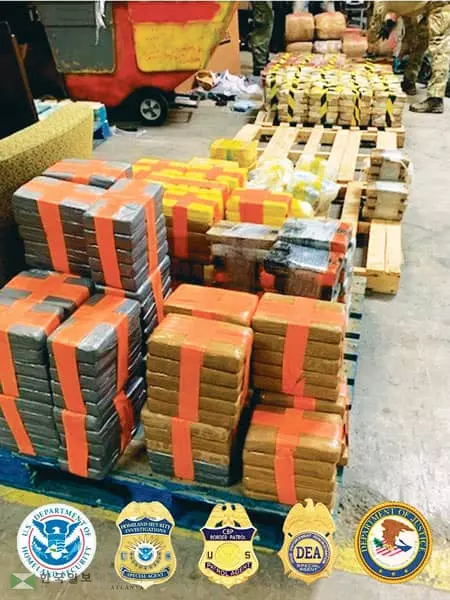 샌디에고 국경 땅굴서 압류한 마약들