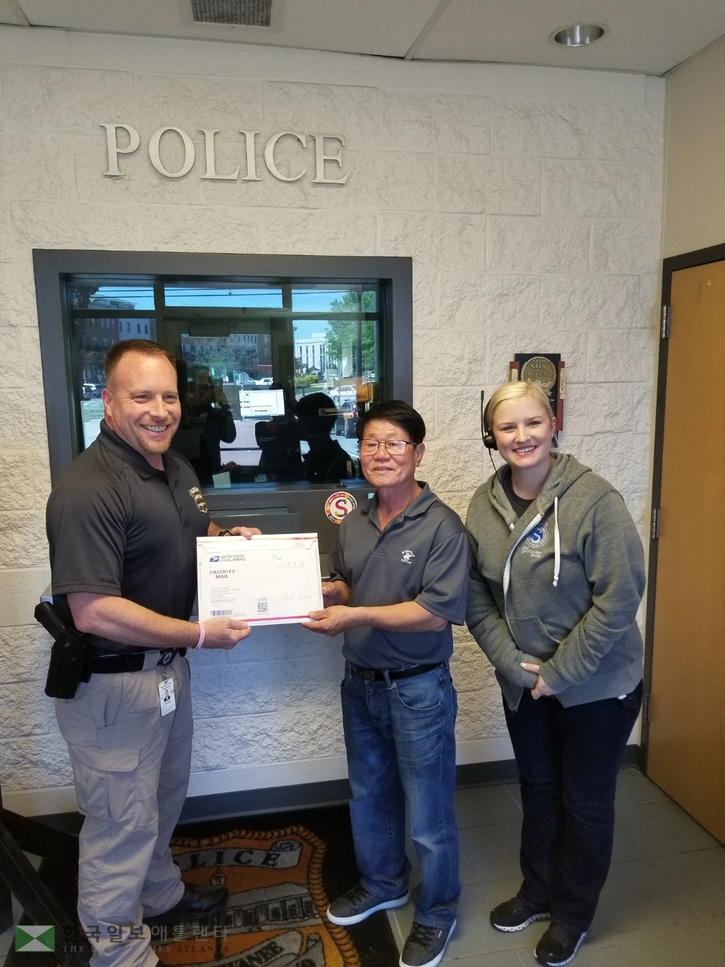 "지역 경찰에 한인사랑 전달했어요"