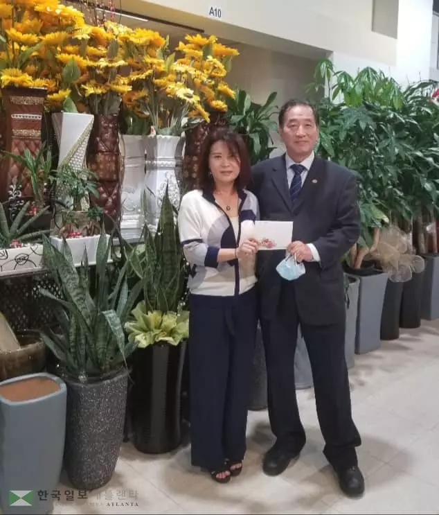 <사진>월남전 용사회, 한미부인회 각각 500달러씩 기부