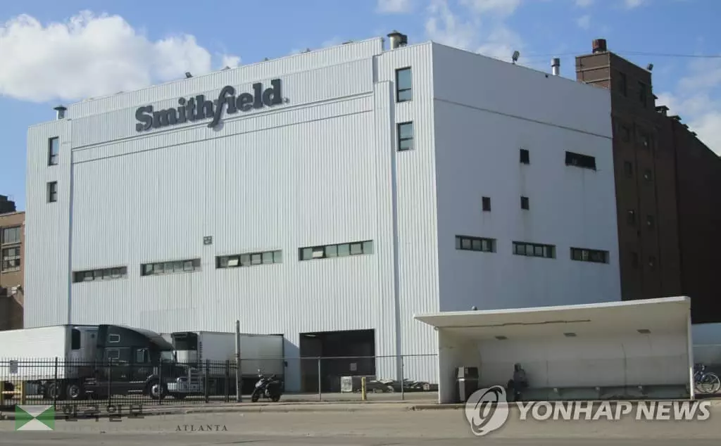 근로자 사용언어만 40개… 돼지고기 공장의 방역 실패