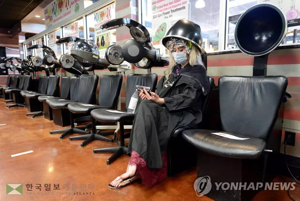 코로나19 환자 90만명…전 세계 사망자 넷 중 한명은 미국인