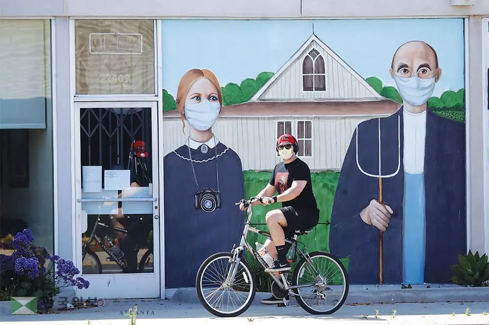 명화 패러디 해 마스크 착용 강조