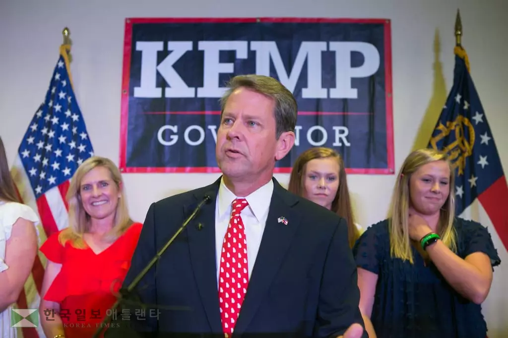 코로나 대응 '잘못한다' 트럼프 51%.켐프 54%