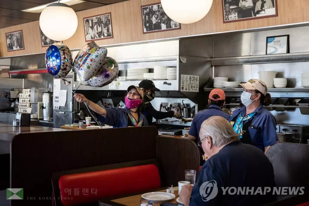 미 서서히 경제활동 제한 풀고 있지만…국민 대다수는 반대