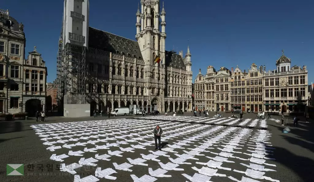 코로나19 정부 지원 촉구하는 벨기에 '요리복 시위'