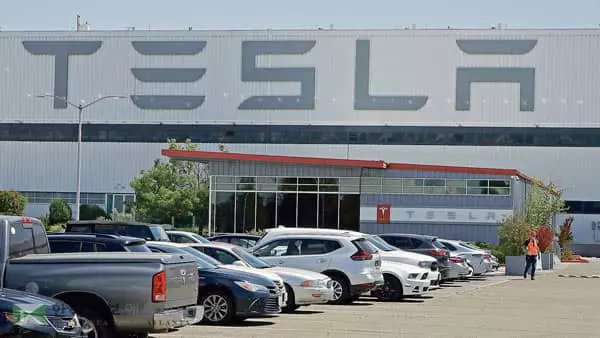 북가주 테슬라 공장, 가동재개 강행