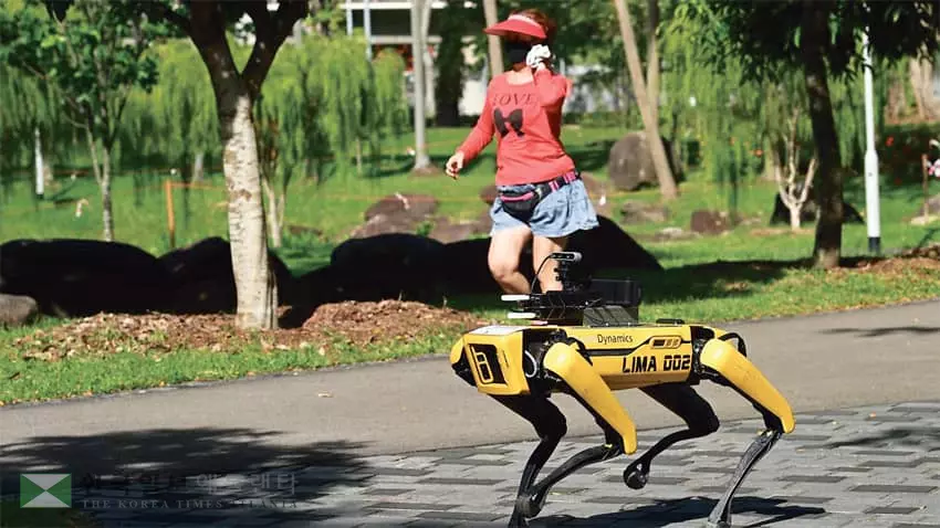 로봇·드론이 거리두기 준수 감시한다