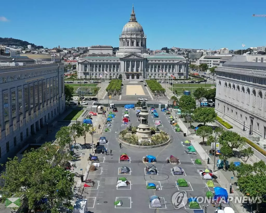 코로나19로 조성된 미국 노숙자 텐트촌