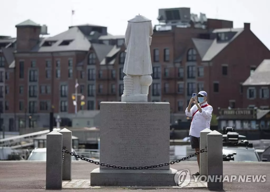 미국 보스턴의 몸통만 남은 콜럼버스 동상