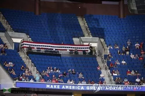 “트럼프, 석달만의 유세에 사람 안 몰리자 격분”