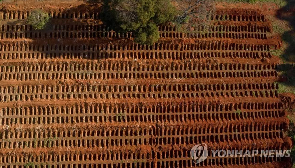 브라질 상파울루의 공동묘지…코로나19 사망 8만명 넘어