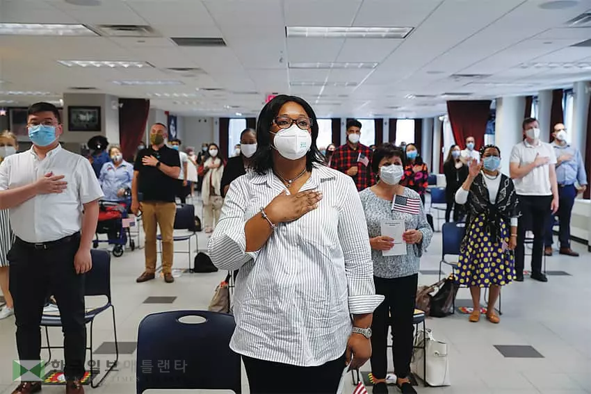 시민권 선서도 사회적 거리두기