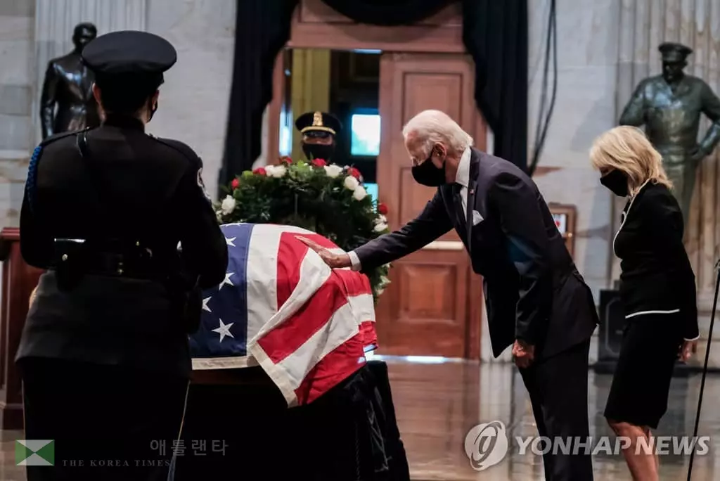 흑인운동 대부 의회 마지막 여정…트럼프-바이든 엇갈린 행보