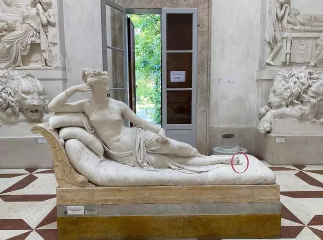이탈리아 박물관서 유럽관광객이 '셀카'찍다 200년된 유명 조각상 파손