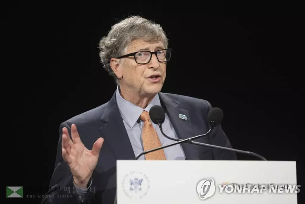 빌 게이츠 "코로나19, 수백만 더 죽고 내년 말 종식될 것"