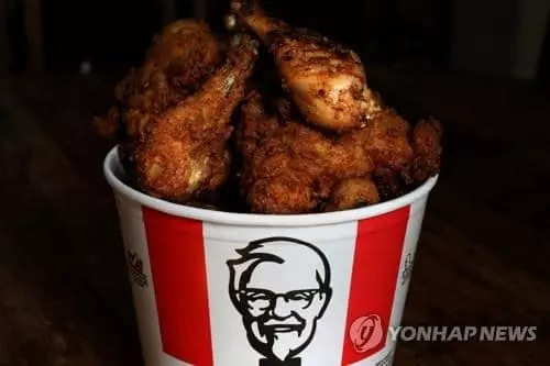 '손가락 빨 만큼 맛있는' KFC 광고문구 당분간 안쓰기로