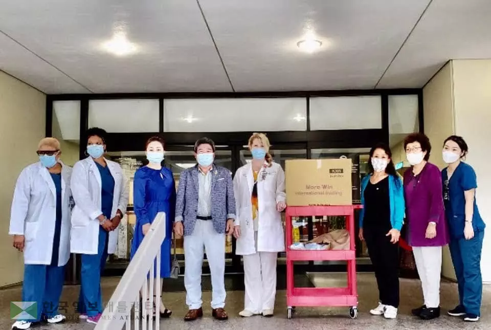 한인들, 코로나19 대응 의료진에 기부물품 전달