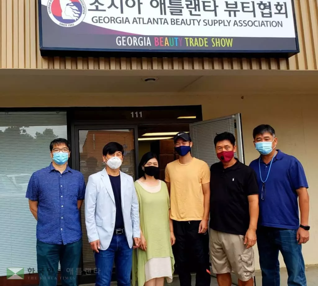 뷰티협회 어려운 한인 15가정에 성금 전달