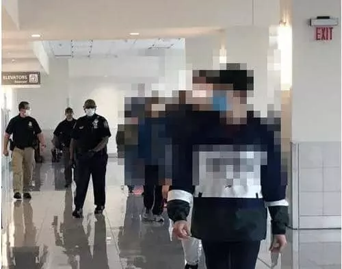 SK공장 '불법취업' 한국근로자들 체포…자진출국키로