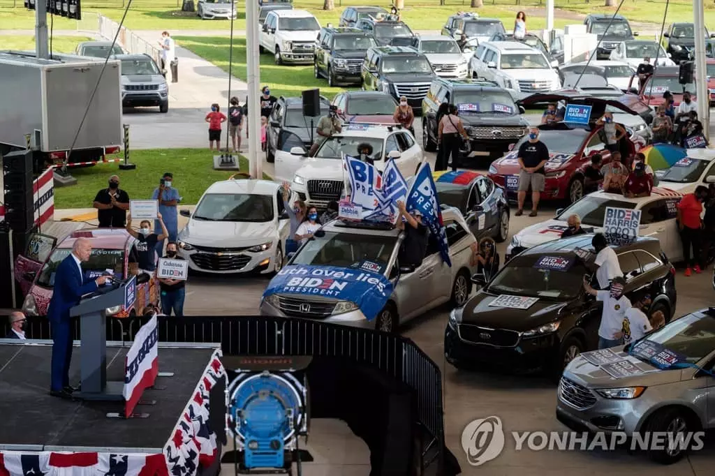 접전지 플로리다서 '드라이브인 유세' 펼치는 바이든