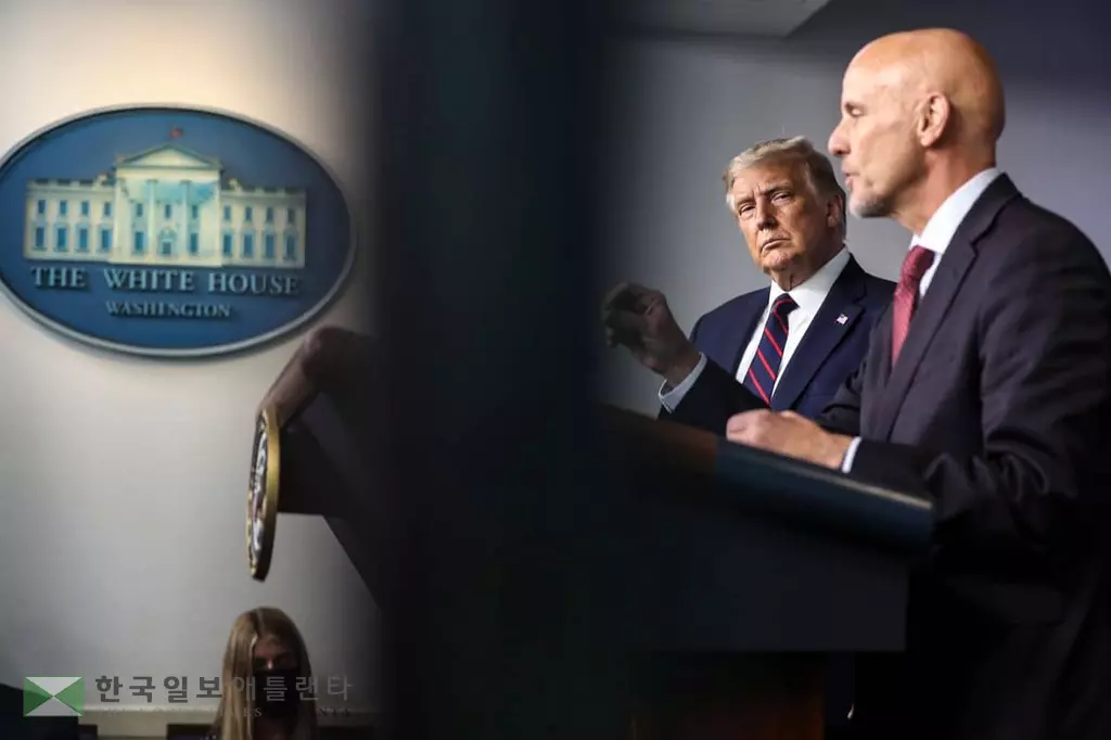 백악관, 가족 모임서 코로나19 바이러스 확산 경고