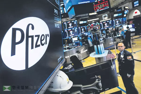 “반갑다 백신” 식당·호텔 모처럼 웃다