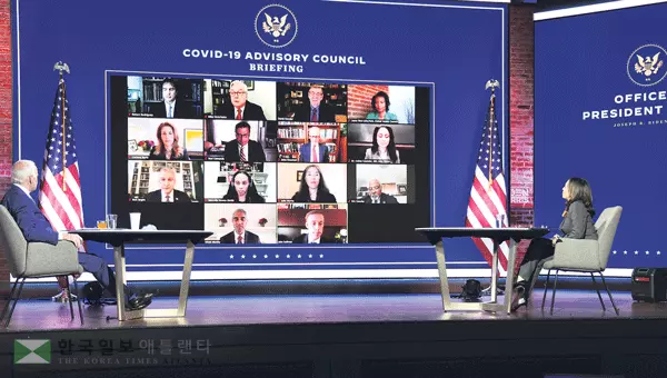 바이든, 코로나 대책팀 화상회의