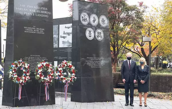 바이든, 한국전 참전기념비 헌화