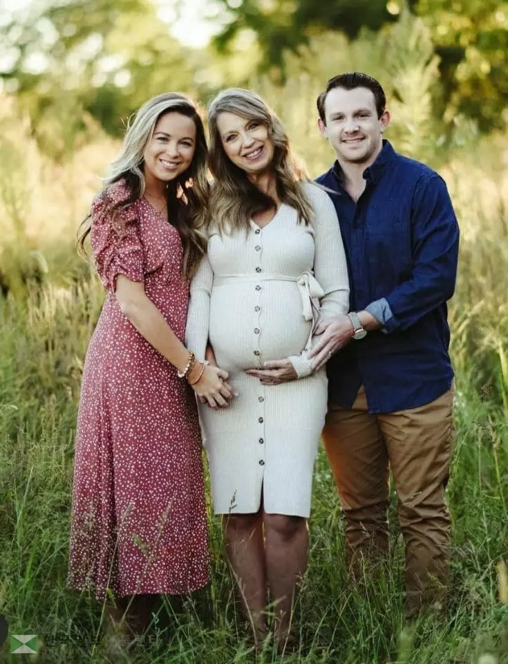 딸 위해 손녀 낳은 50대 여성의 모성애에 '찬사'