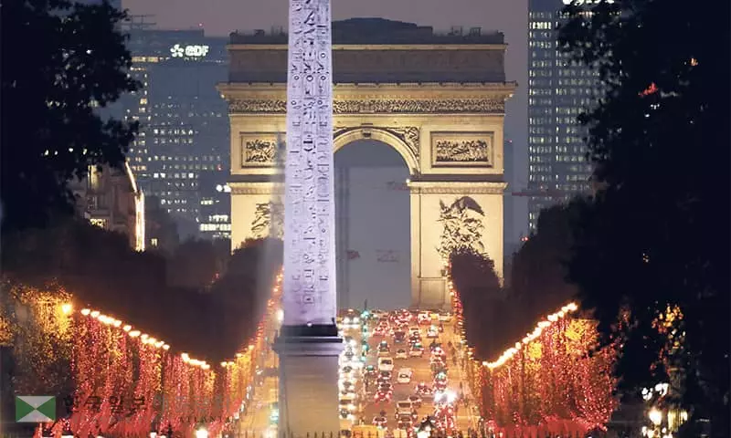 팬데믹 속에서 크리스마스 점등