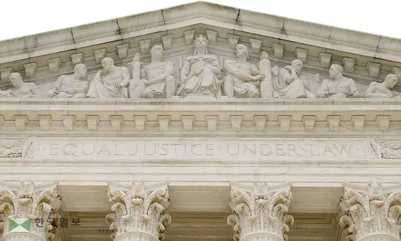 ‘인구통계서 불체자 제외’ 트럼프 시도 무산되나…대법 심리