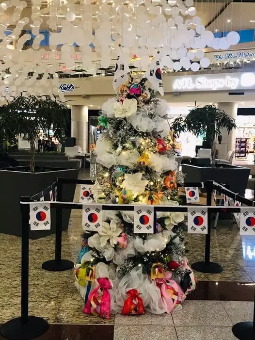 총영사관, 애틀랜타 공항에 크리스마스 트리 설치