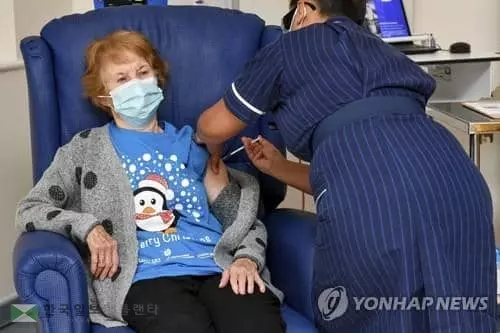 미 FDA "화이자 백신 데이터, 긴급승인 지침 부합…안전성 양호"