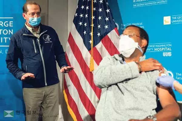 “주사 아팠나요” “전혀요” 1초도 안 걸렸지만 표정엔 만감이