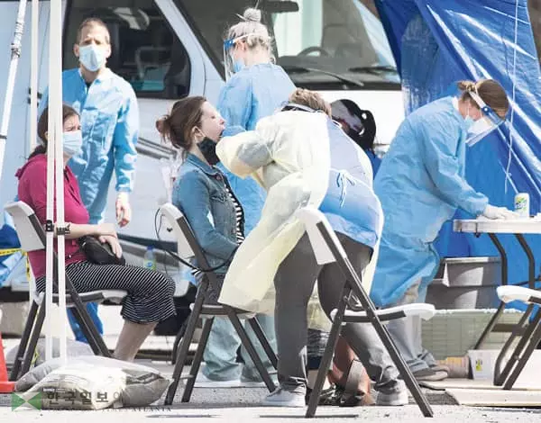 “우리 직원부터 코로나 백신 놔주세요”