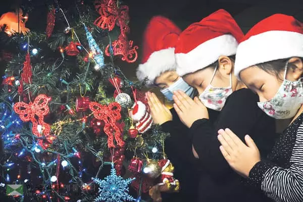 코로나 물리치고 평화의 빛을…