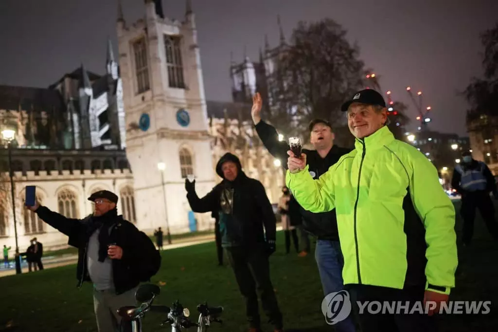 코로나 대유행 속 각국 차분한 새해맞이…우한선 대규모 축제