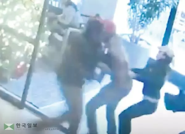 흑인소년에 “셀폰 훔쳤다” 누명 씌워 폭행