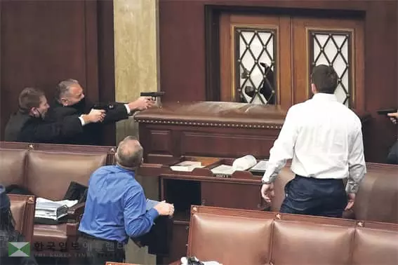 ‘수치… 끔찍… 이건 미국이 아니다’