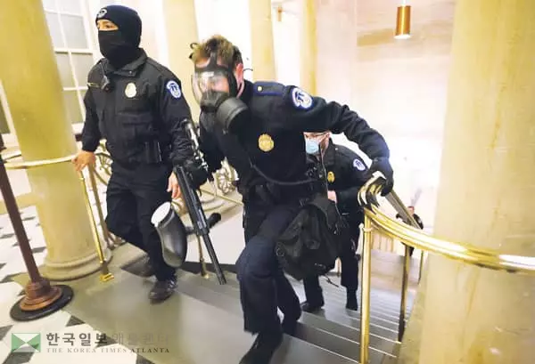 의회로 가라 선동 ‘트럼프 책임론’ 비등