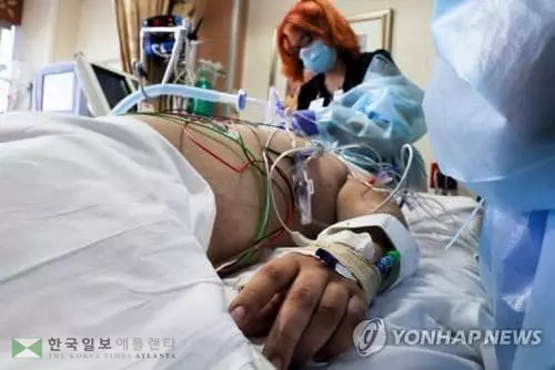 미국 코로나 사망자·입원환자 또 최고치…확진자도 두번째 최다