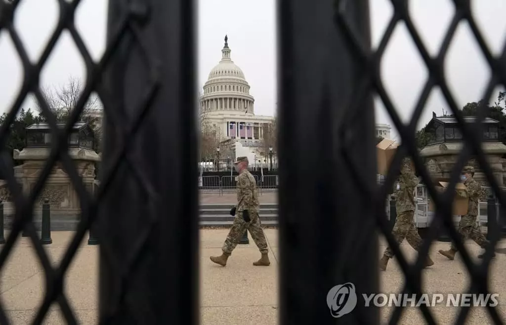 대통령 취임식 앞두고 경비 강화한 미 연방의회 의사당